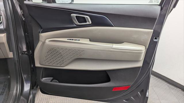 Used 2025 Kia Carnival LXS image 24