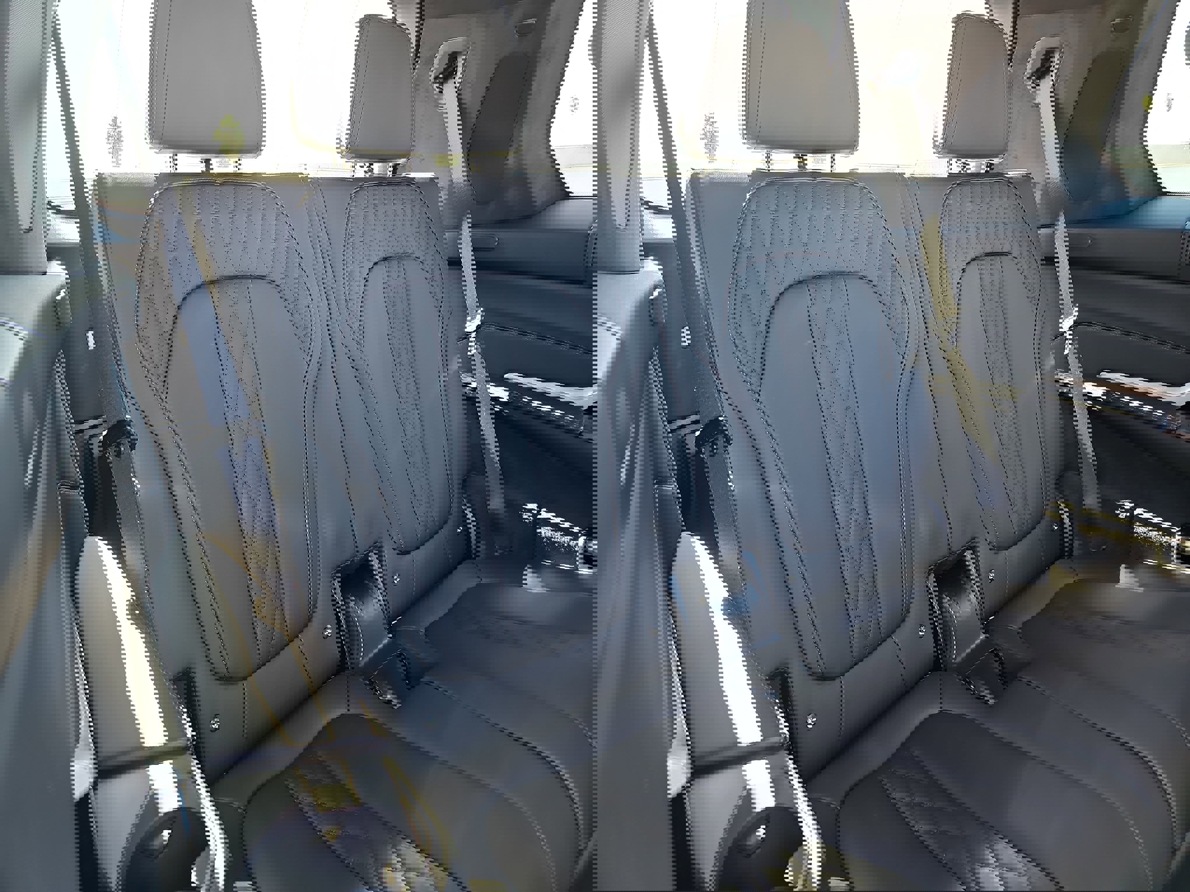 Used 2025 BMW X7 M60i image 12