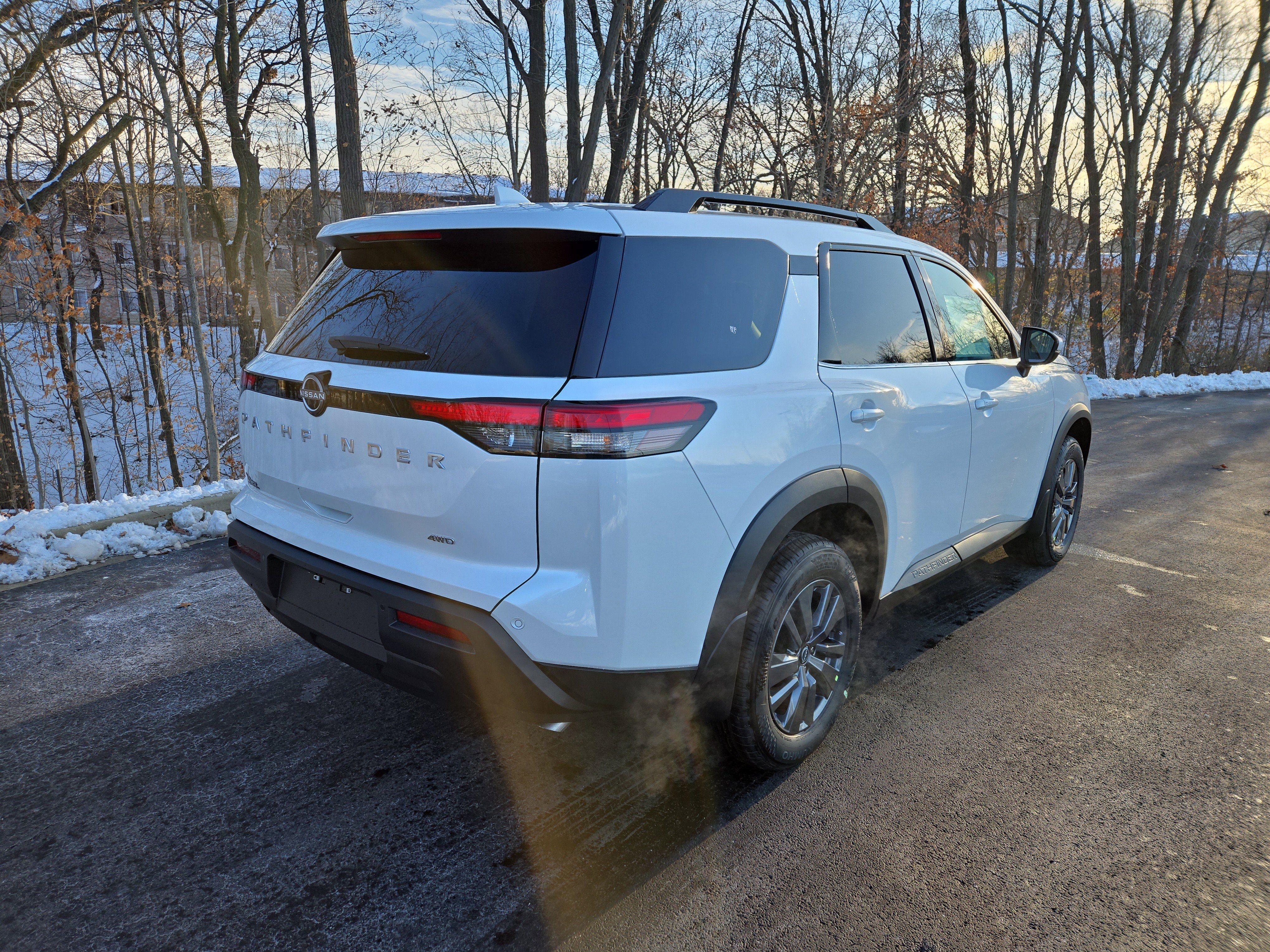 New 2025 Nissan Pathfinder SV image 3