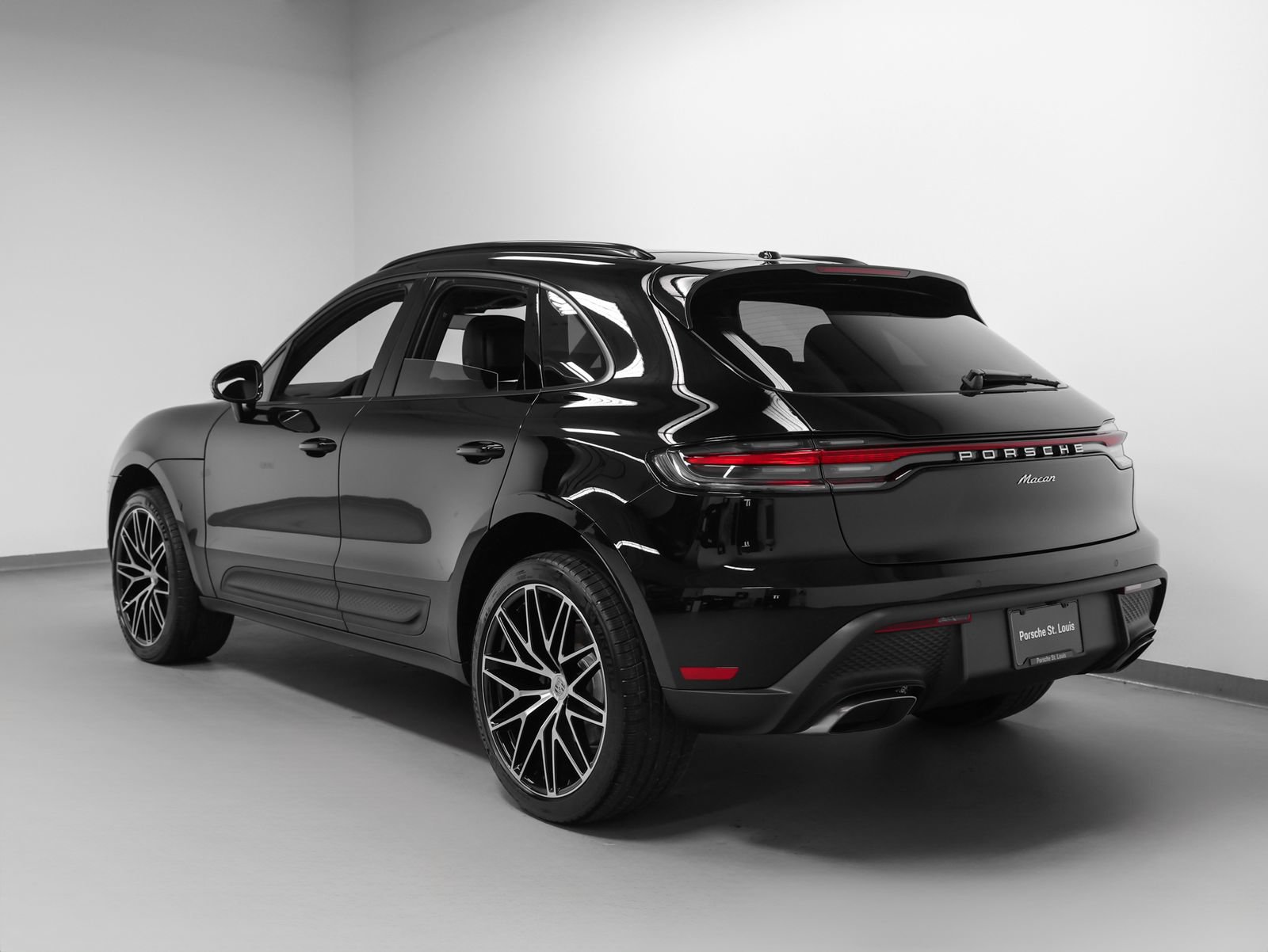 New 2026 Porsche Macan AWD/4WD image 3