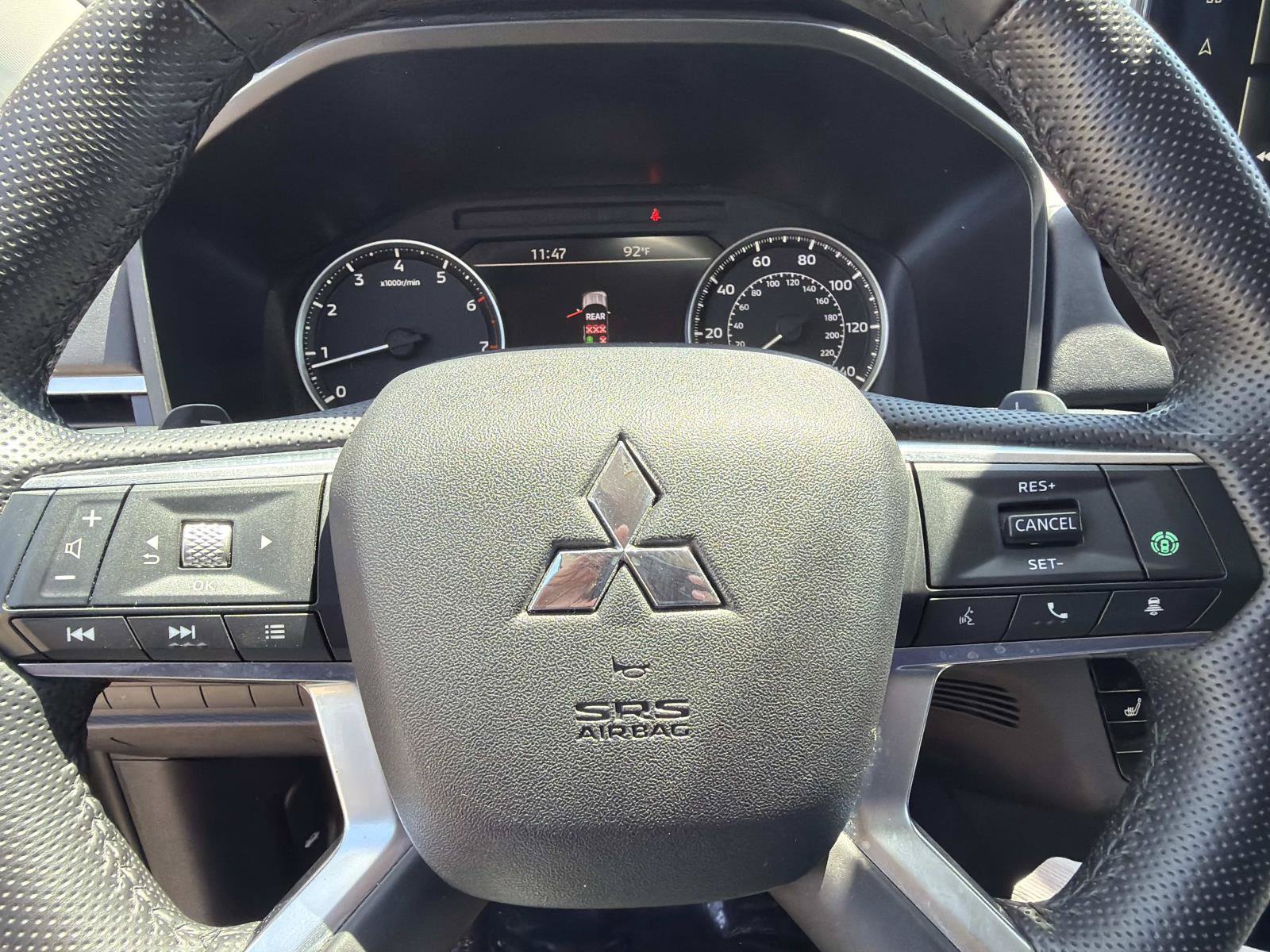 Used 2025 Mitsubishi Outlander SE FWD image 17