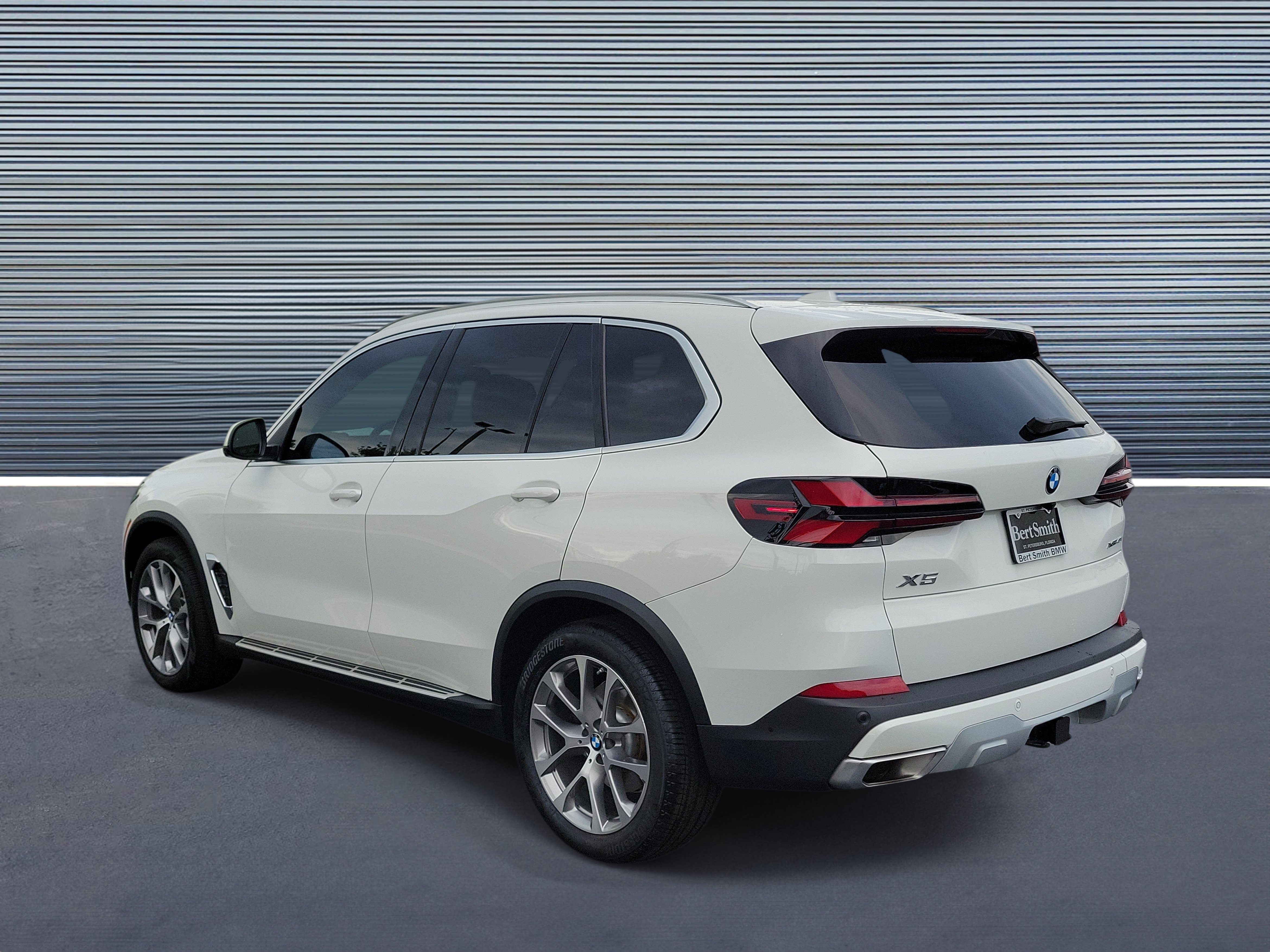 Used 2024 BMW X5 xDrive40i w/ Premium Package AWD/4WD image 4