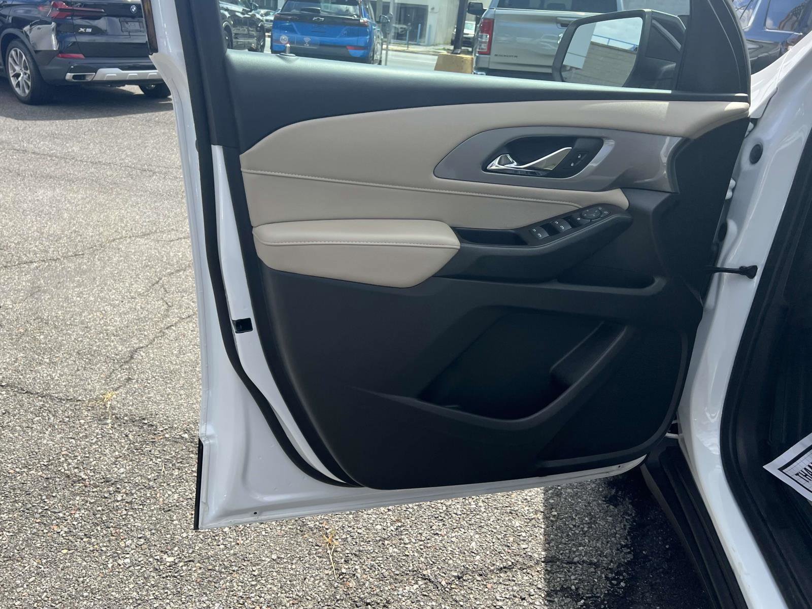 Used 2023 Chevrolet Traverse LS image 17