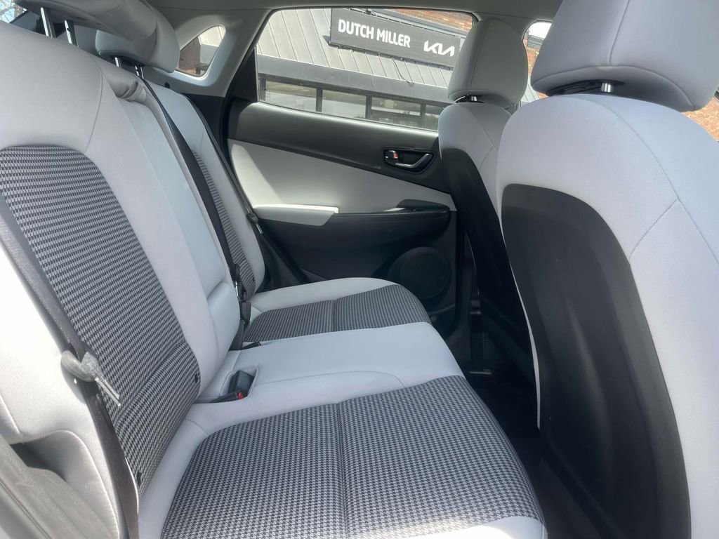 Used 2022 Hyundai Kona SE w/ Cargo Package FWD image 16