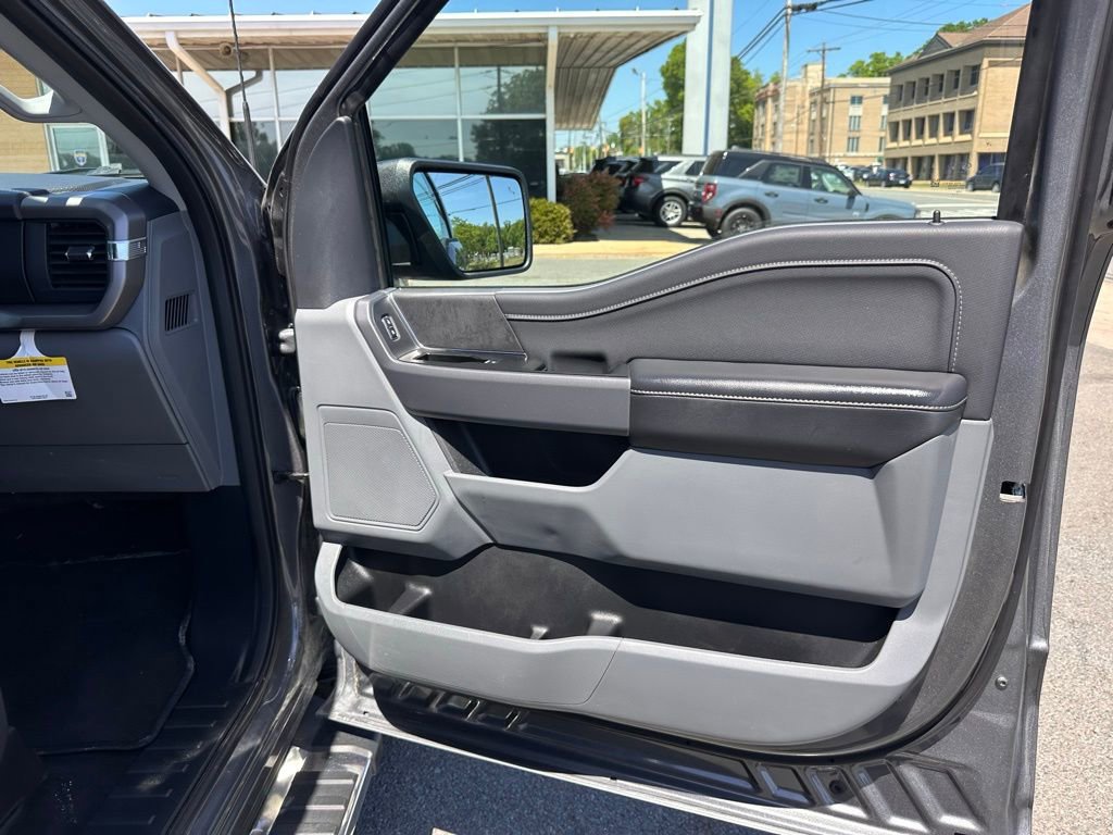 Used 2025 Ford F150 XLT w/ Equipment Group 301A Standard image 19