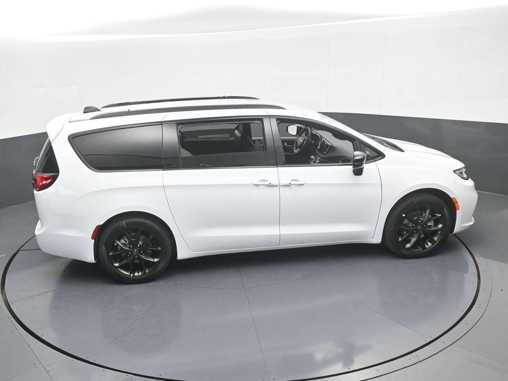 New 2026 Chrysler Pacifica Select w/ S Appearance Package image 51