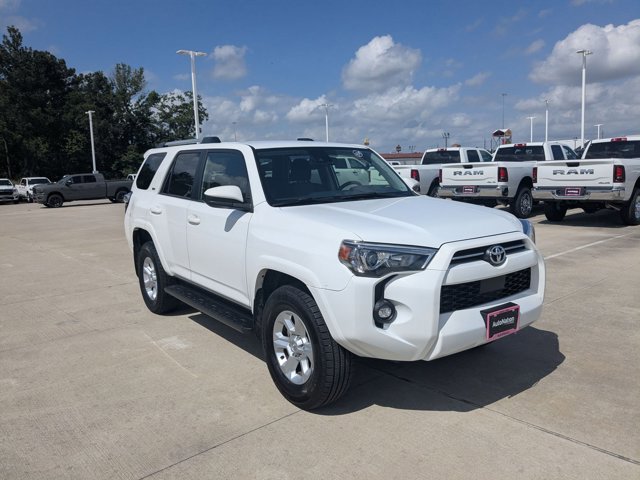 Used 2024 Toyota 4Runner SR5 AWD/4WD image 3