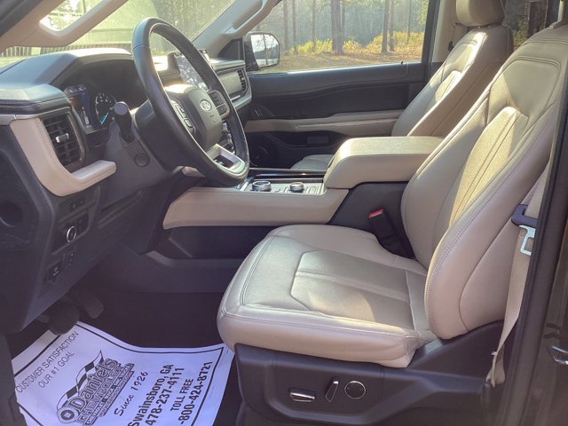Used 2023 Ford Expedition Limited image 12