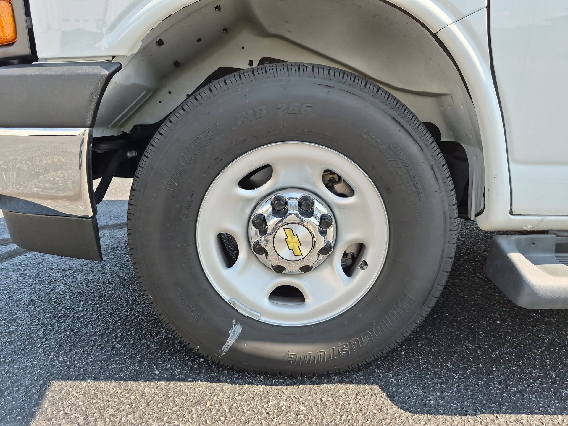 Used 2024 Chevrolet Express 3500 Extended RWD image 30