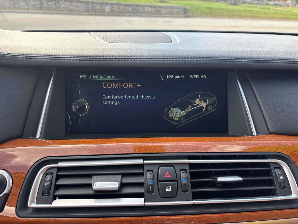 Used 2013 BMW 750i xDrive image 26