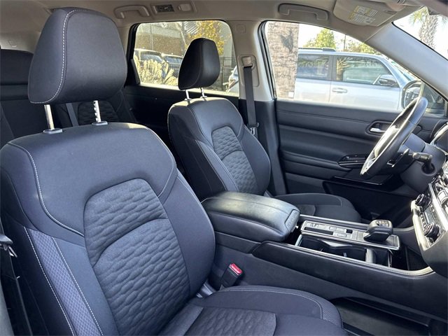 Used 2022 Nissan Pathfinder SV image 10