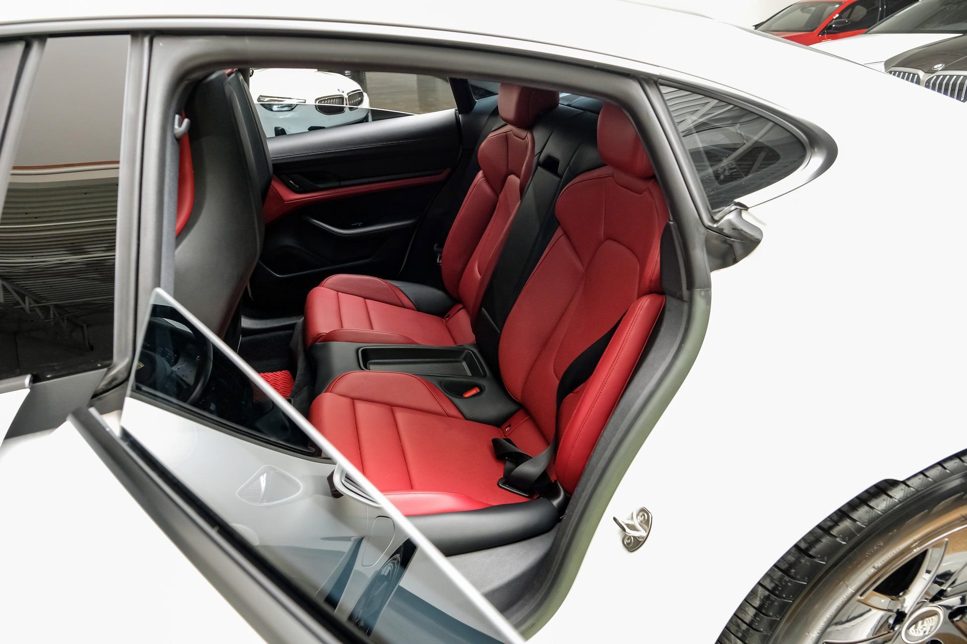 Used 2023 Porsche Taycan image 39