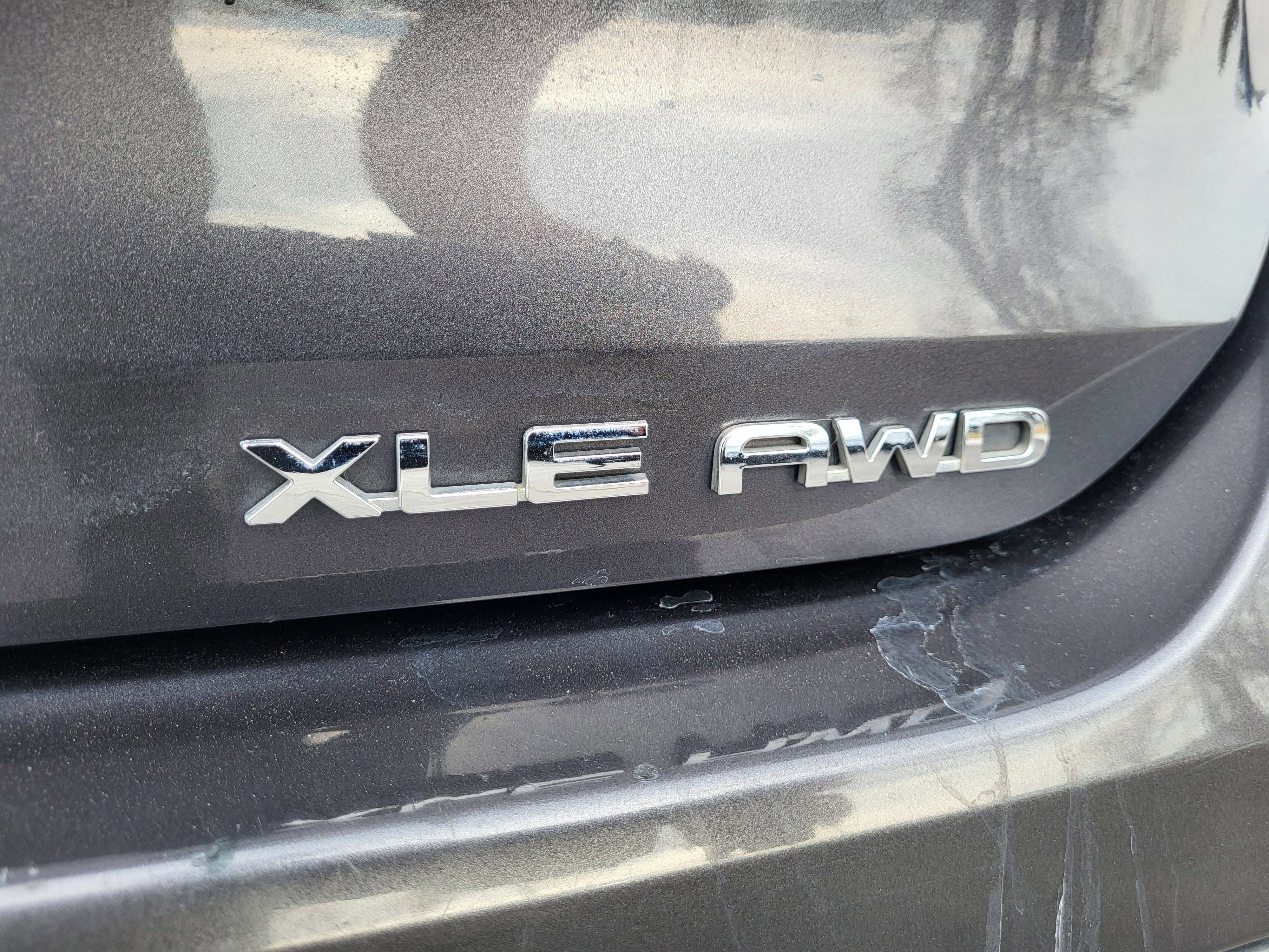 Used 2020 Toyota Highlander XLE image 19