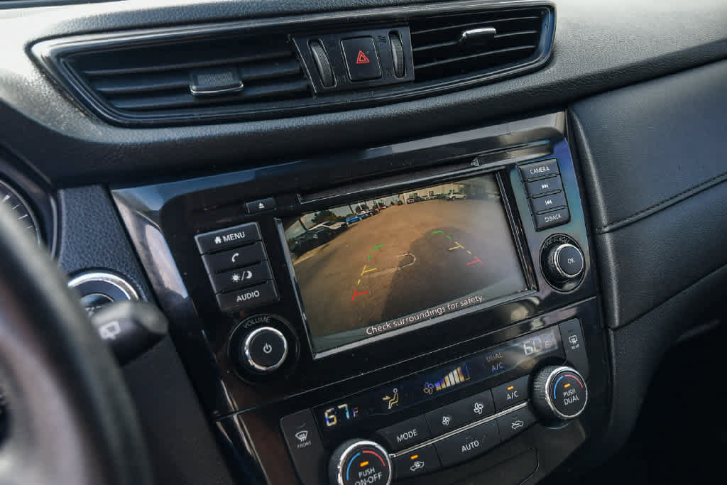 Used 2020 Nissan Rogue SV FWD image 25