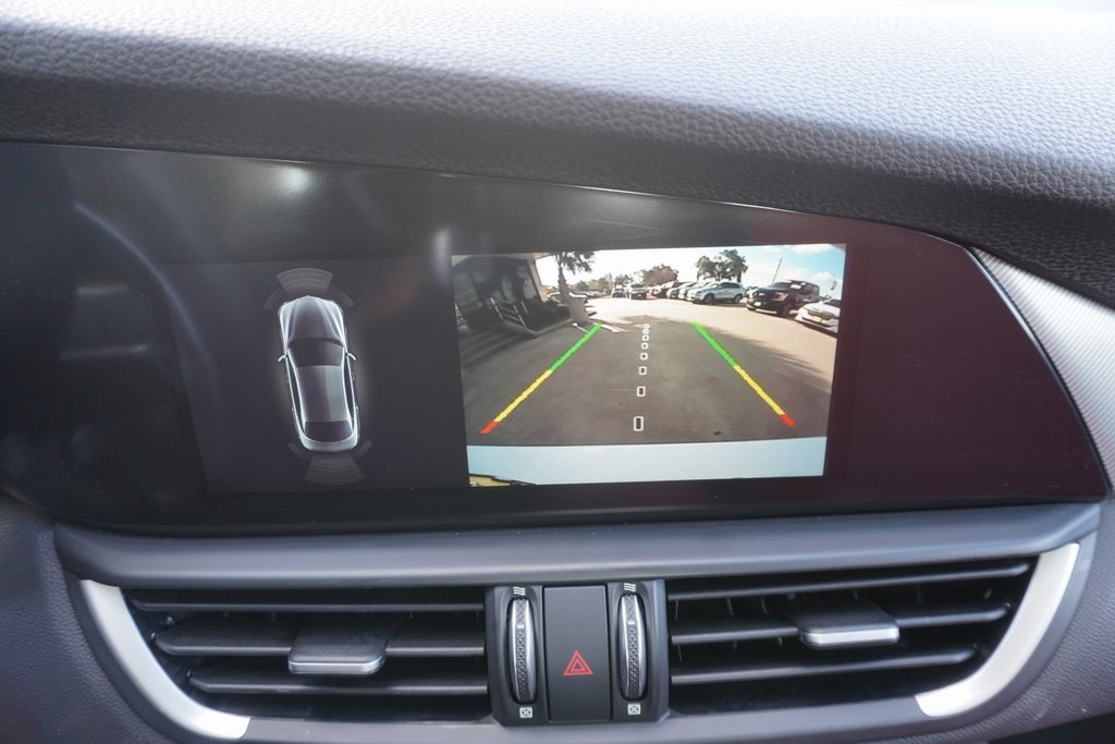 Used 2022 Alfa Romeo Giulia Veloce image 13