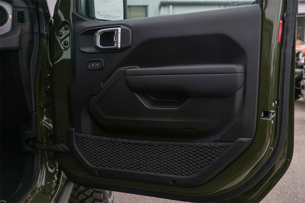 New 2024 Jeep Gladiator Sport image 28