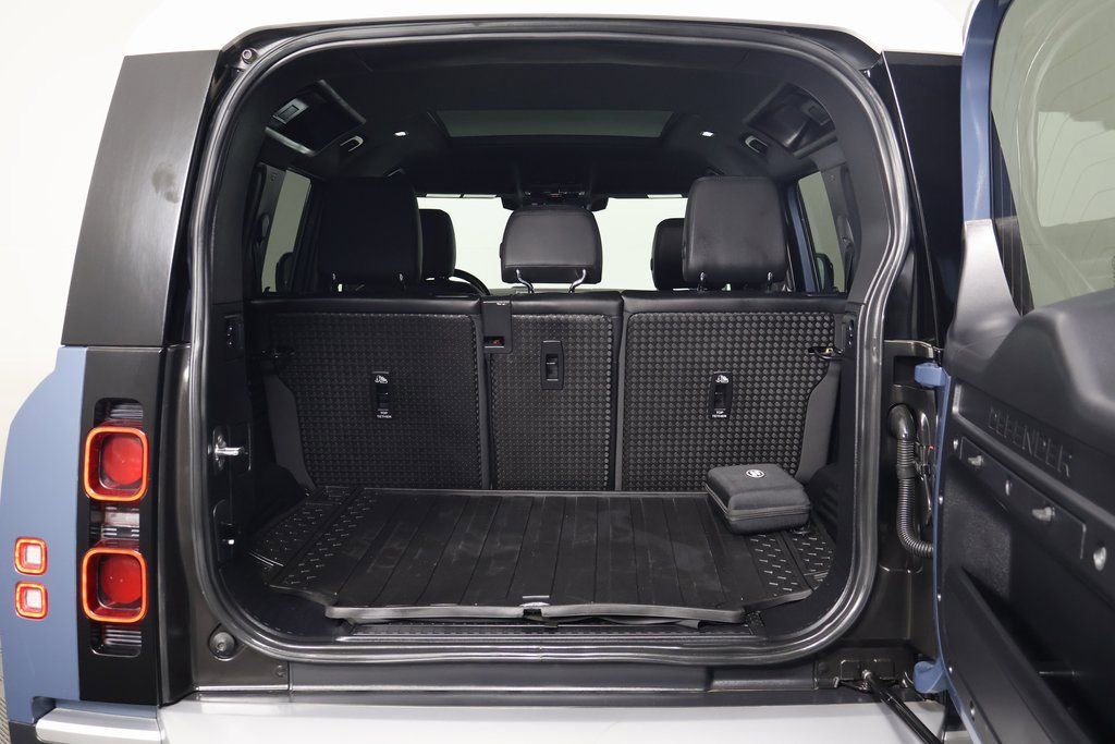 Used 2023 Land Rover Defender 110 SE image 14