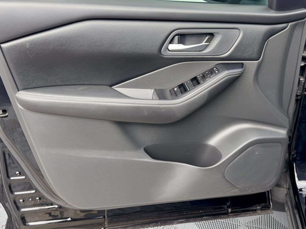 Certified 2026 Nissan Rogue SV FWD image 14