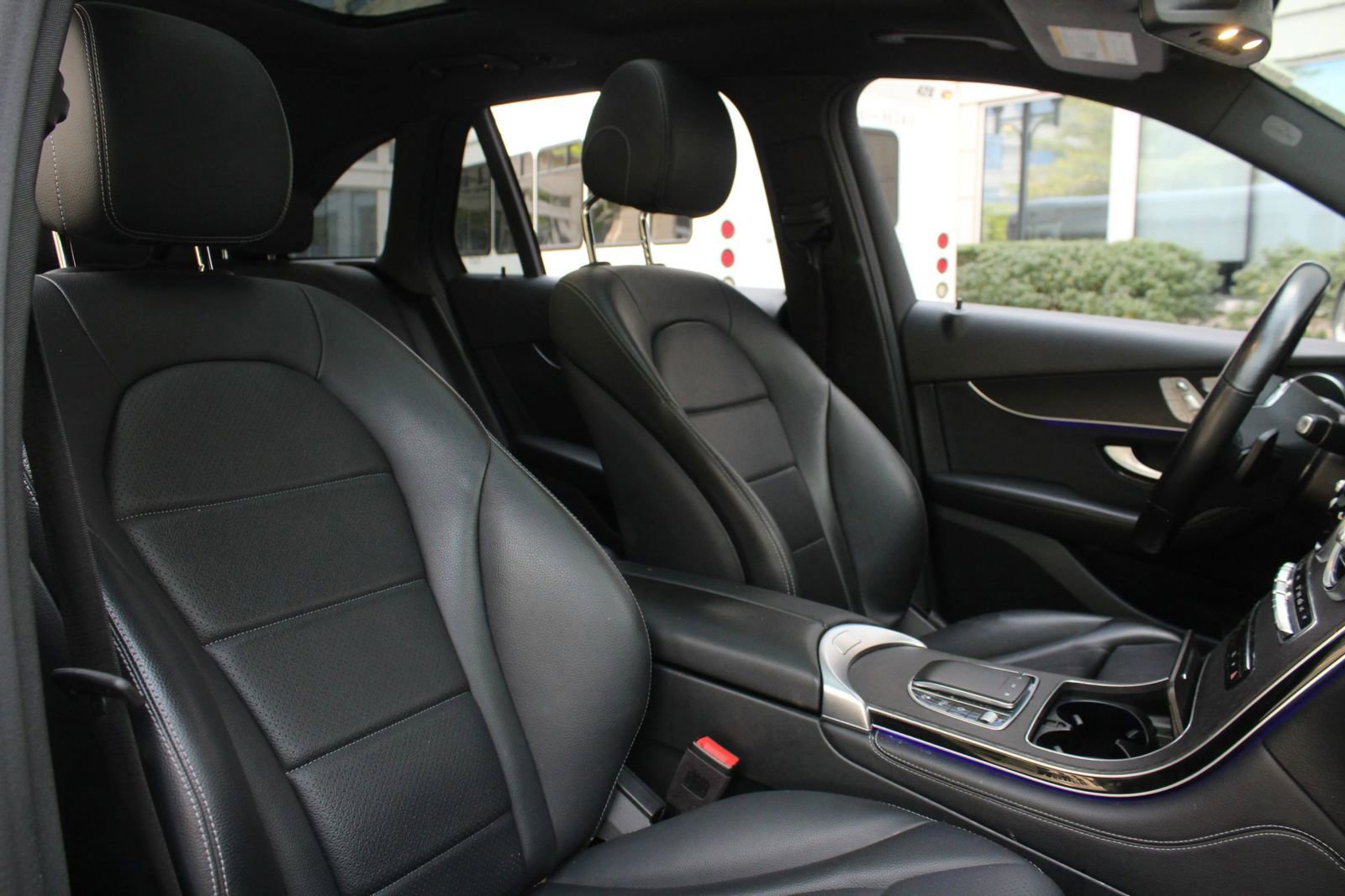 Used 2021 Mercedes-Benz GLC 300 4MATIC image 28
