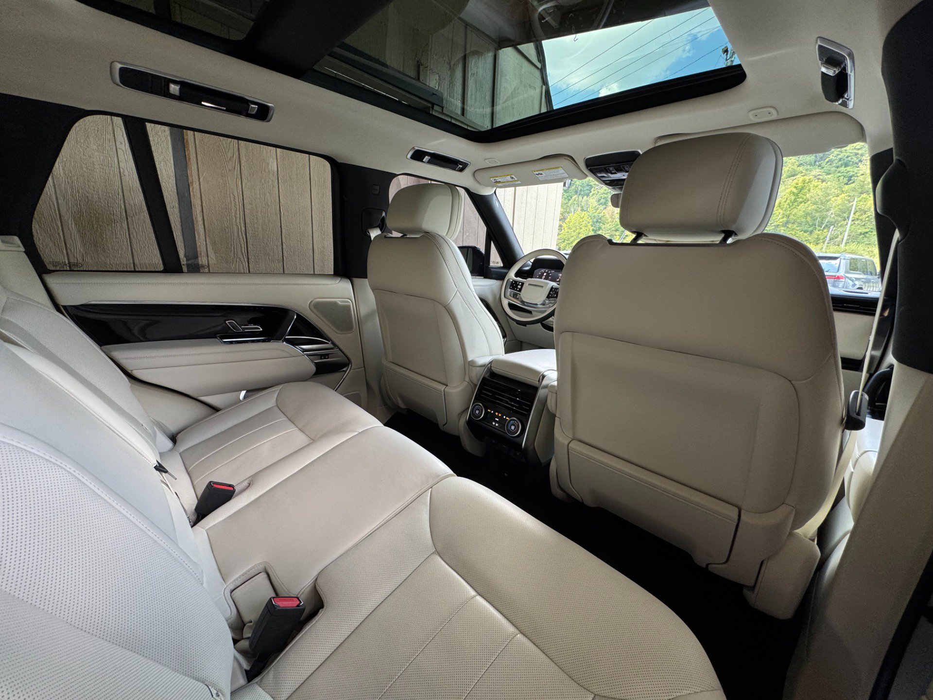 Used 2025 Land Rover Range Rover SE AWD/4WD image 30