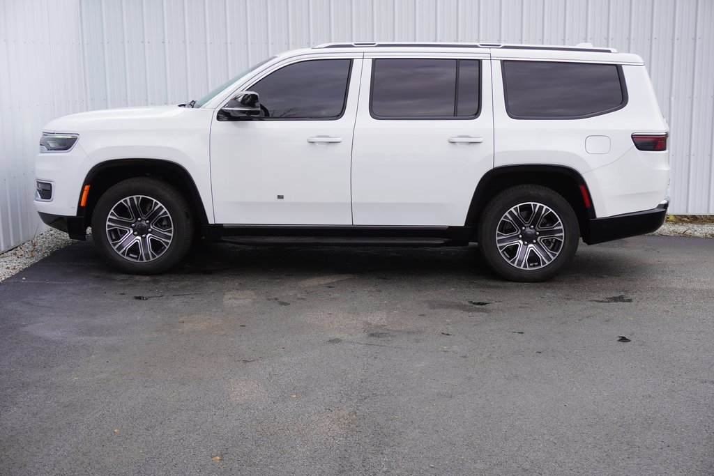 Used 2023 Jeep Wagoneer 4WD w/ Premium Group I image 3