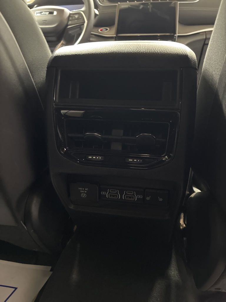Used 2025 Jeep Grand Cherokee Limited image 25