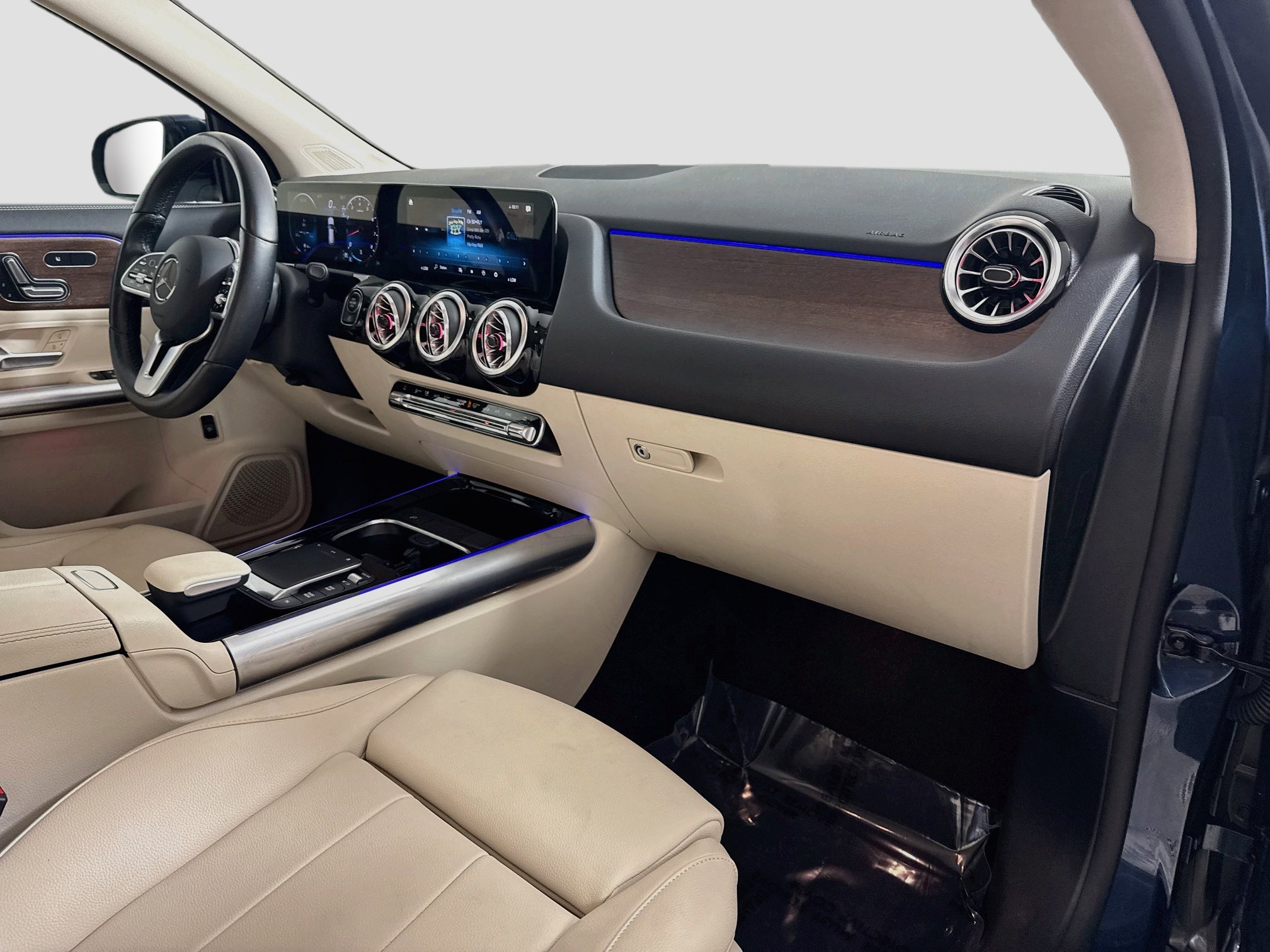 Used 2023 Mercedes-Benz GLA 250 4MATIC w/ Premium Package image 30