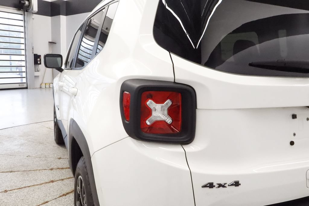 Certified 2023 Jeep Renegade Latitude w/ Sun/Sound Group AWD/4WD image 18