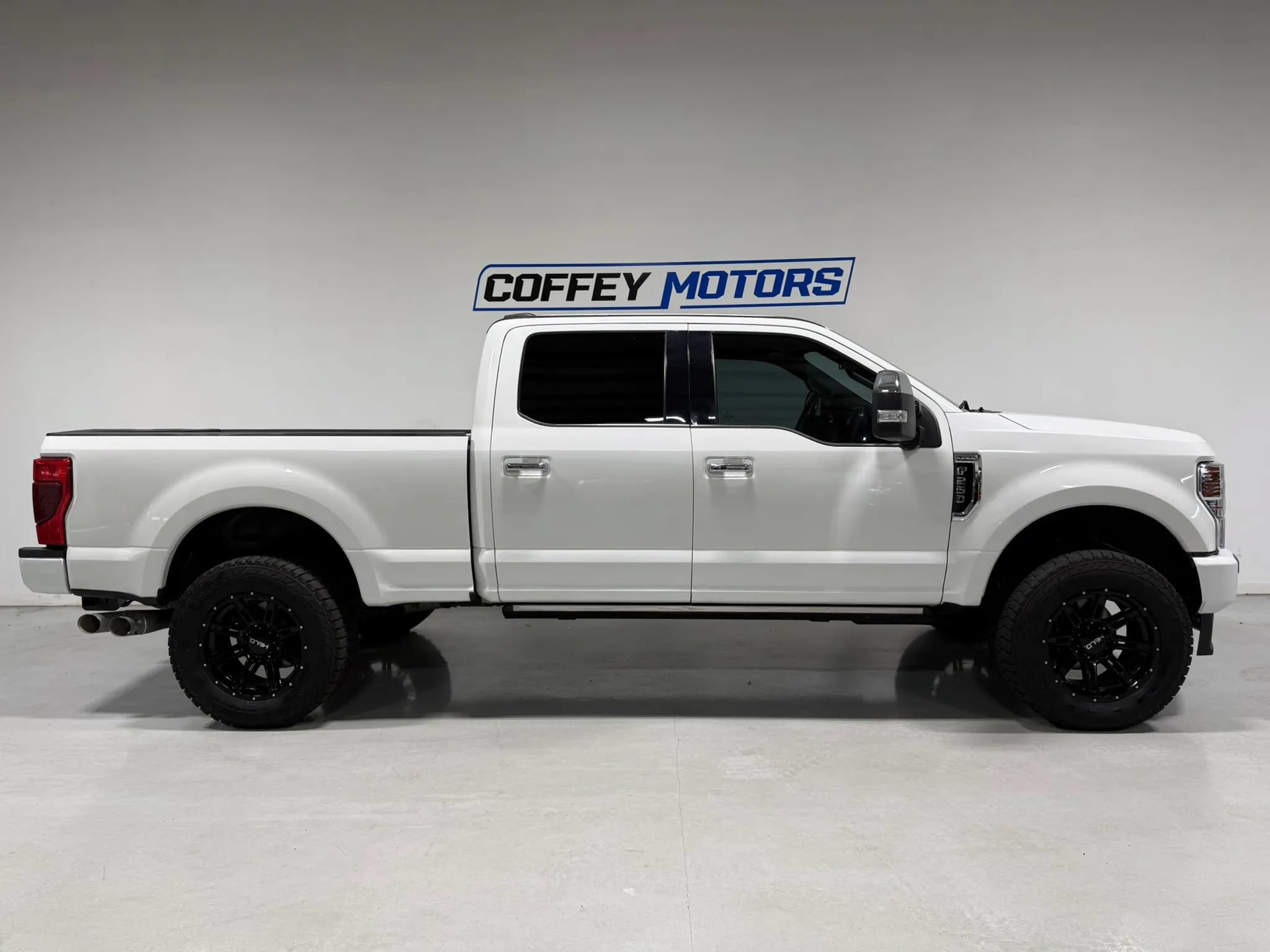 Used 2021 Ford F250 Platinum w/ FX4 Off-Road Package AWD/4WD image 7