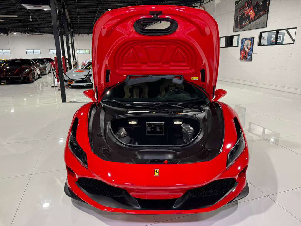Used 2022 Ferrari F8 Tributo image 32