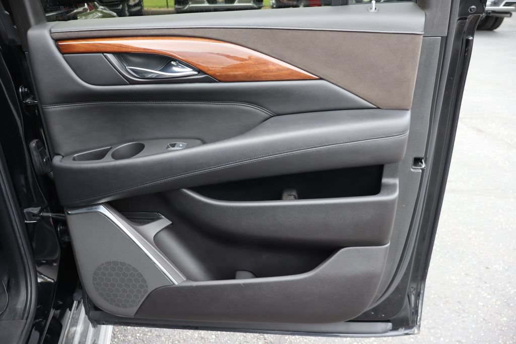 Used 2016 Cadillac Escalade ESV Luxury RWD image 34