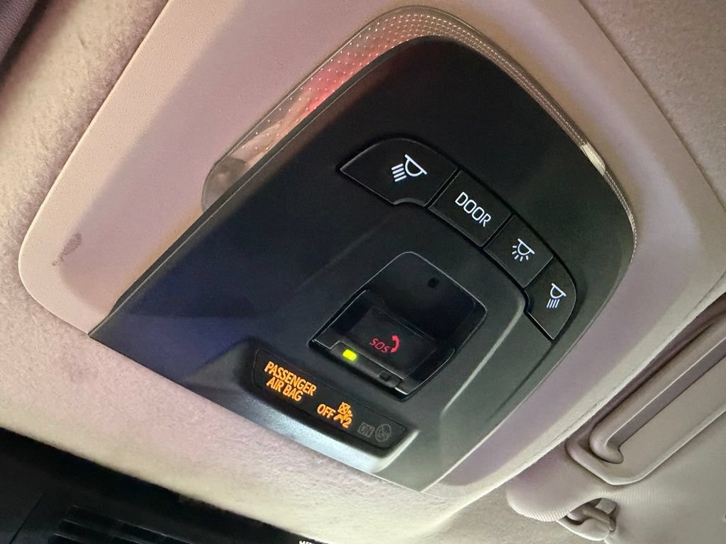 Used 2025 Toyota Corolla LE FWD image 27