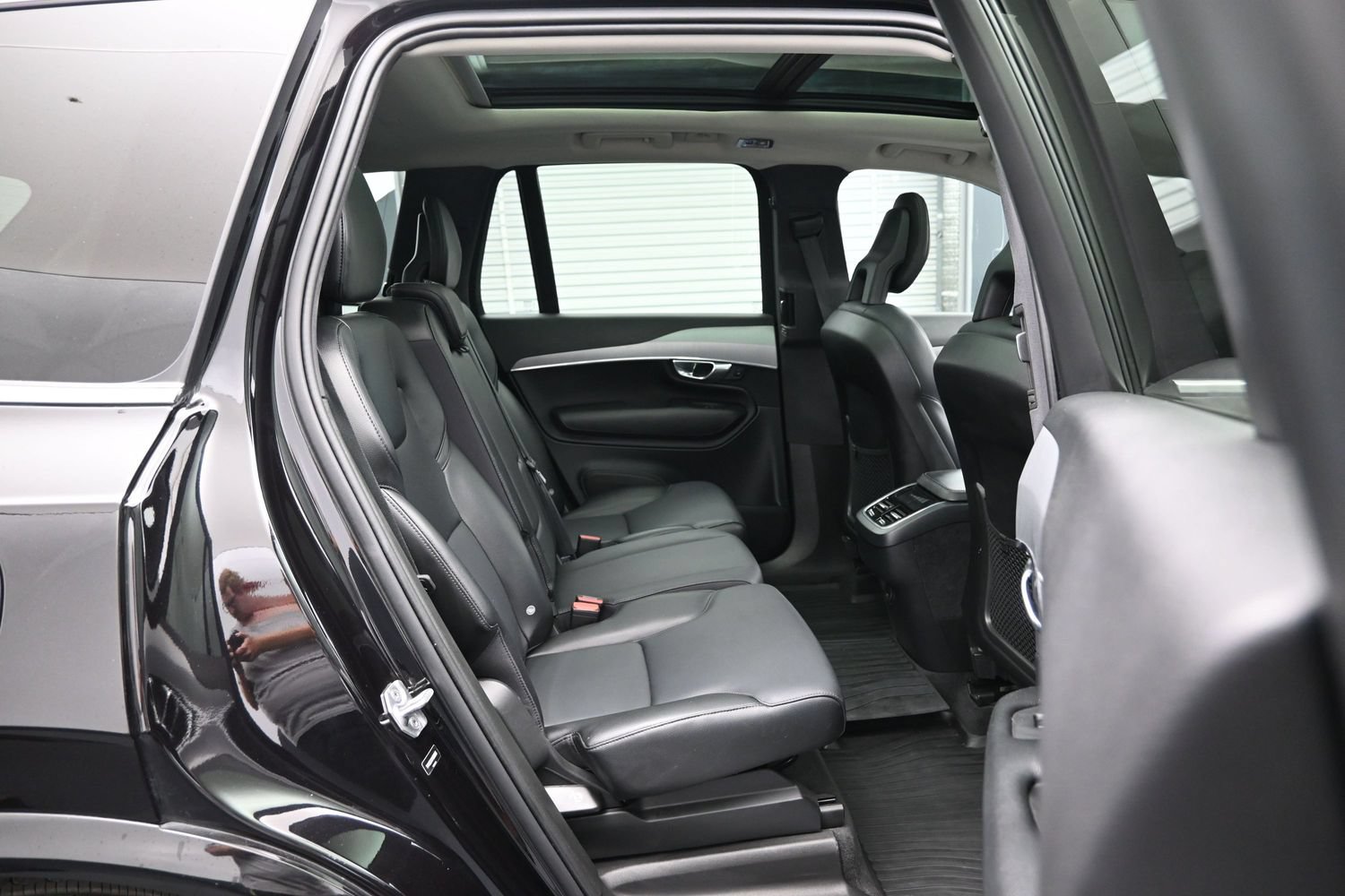 Used 2021 Volvo XC90 T5 Momentum w/ Protection Package Premier FWD image 12