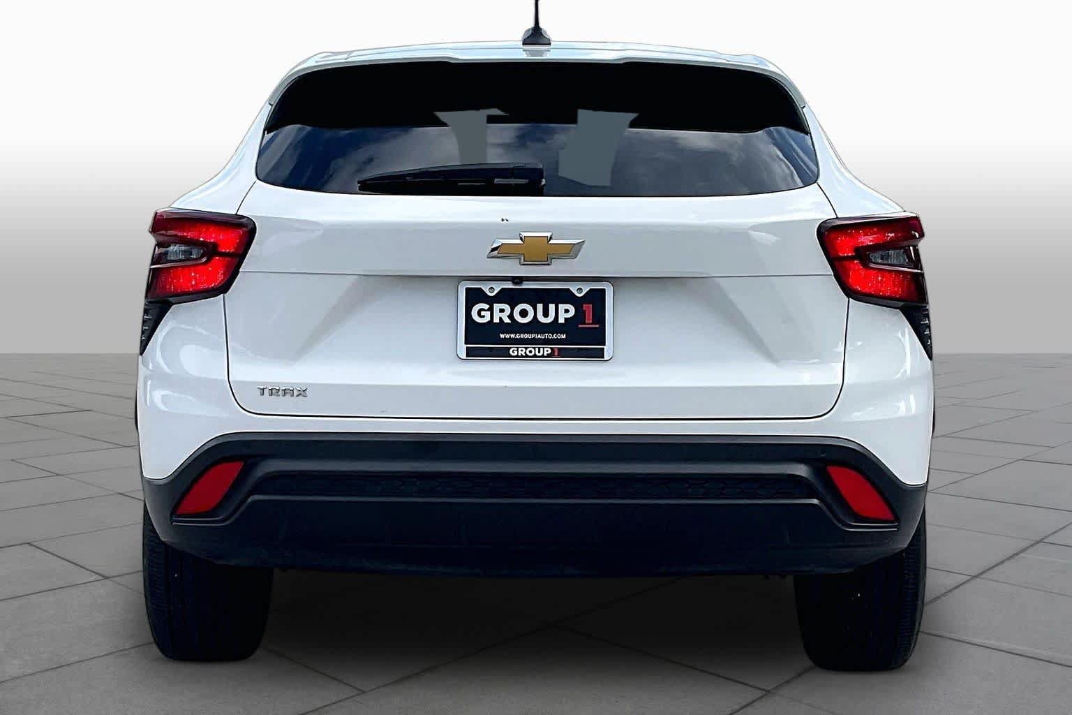 Used 2024 Chevrolet Trax LS w/ LS Convenience Package FWD image 5