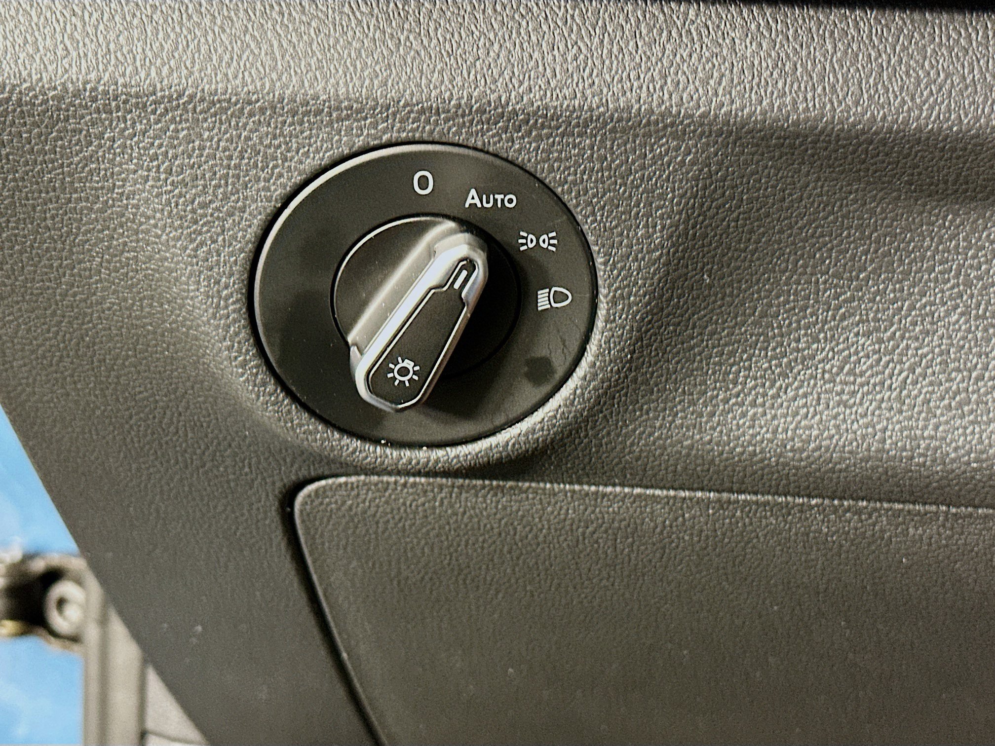 Used 2025 Volkswagen Jetta SE FWD image 17
