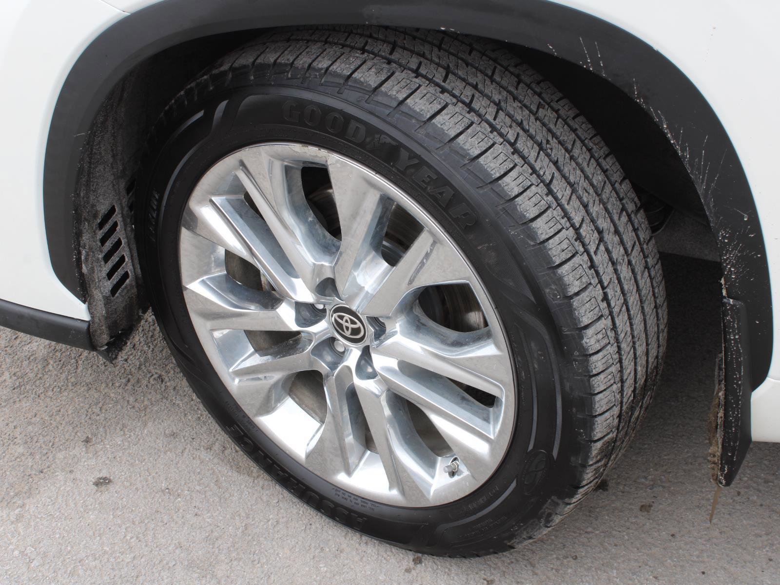 Used 2021 Toyota Highlander Limited image 18