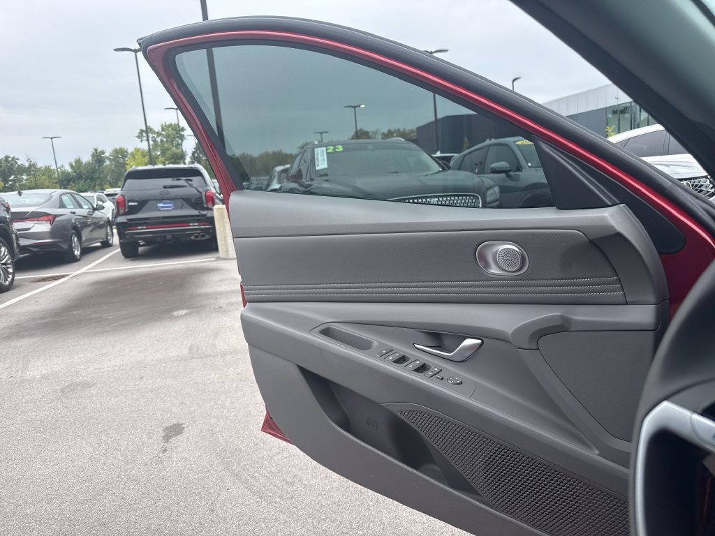 Used 2023 Hyundai Elantra SEL w/ Convenience Package FWD image 12
