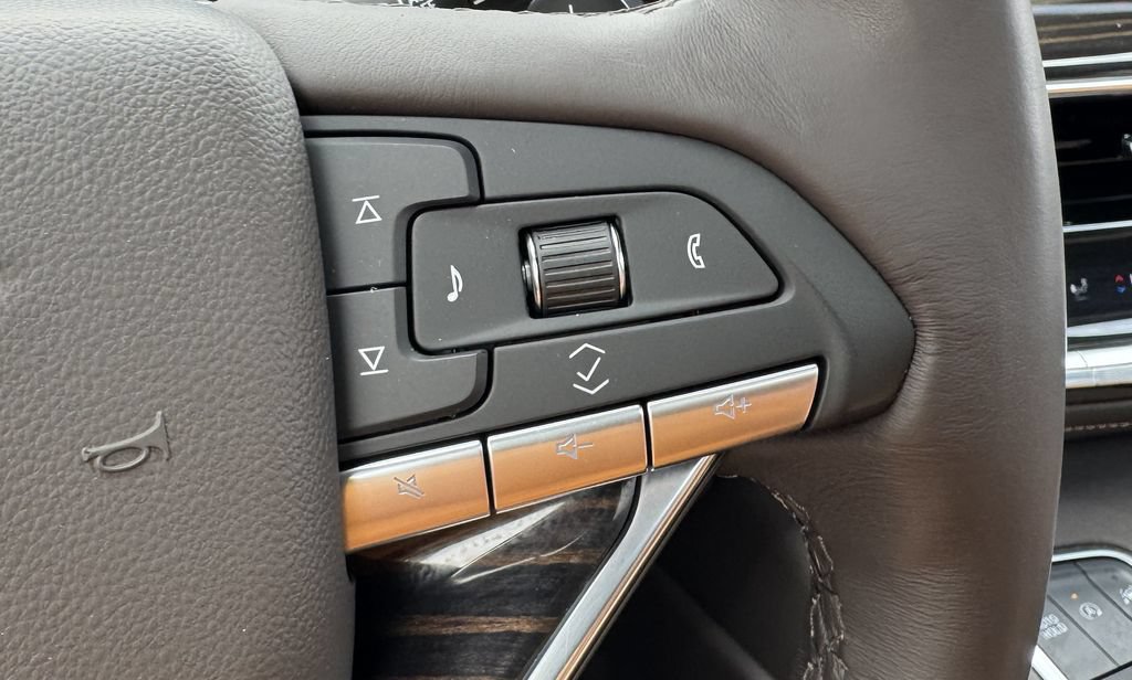 Used 2024 Cadillac Escalade Premium Luxury w/ LPO, Floor Liner Package AWD/4WD image 26