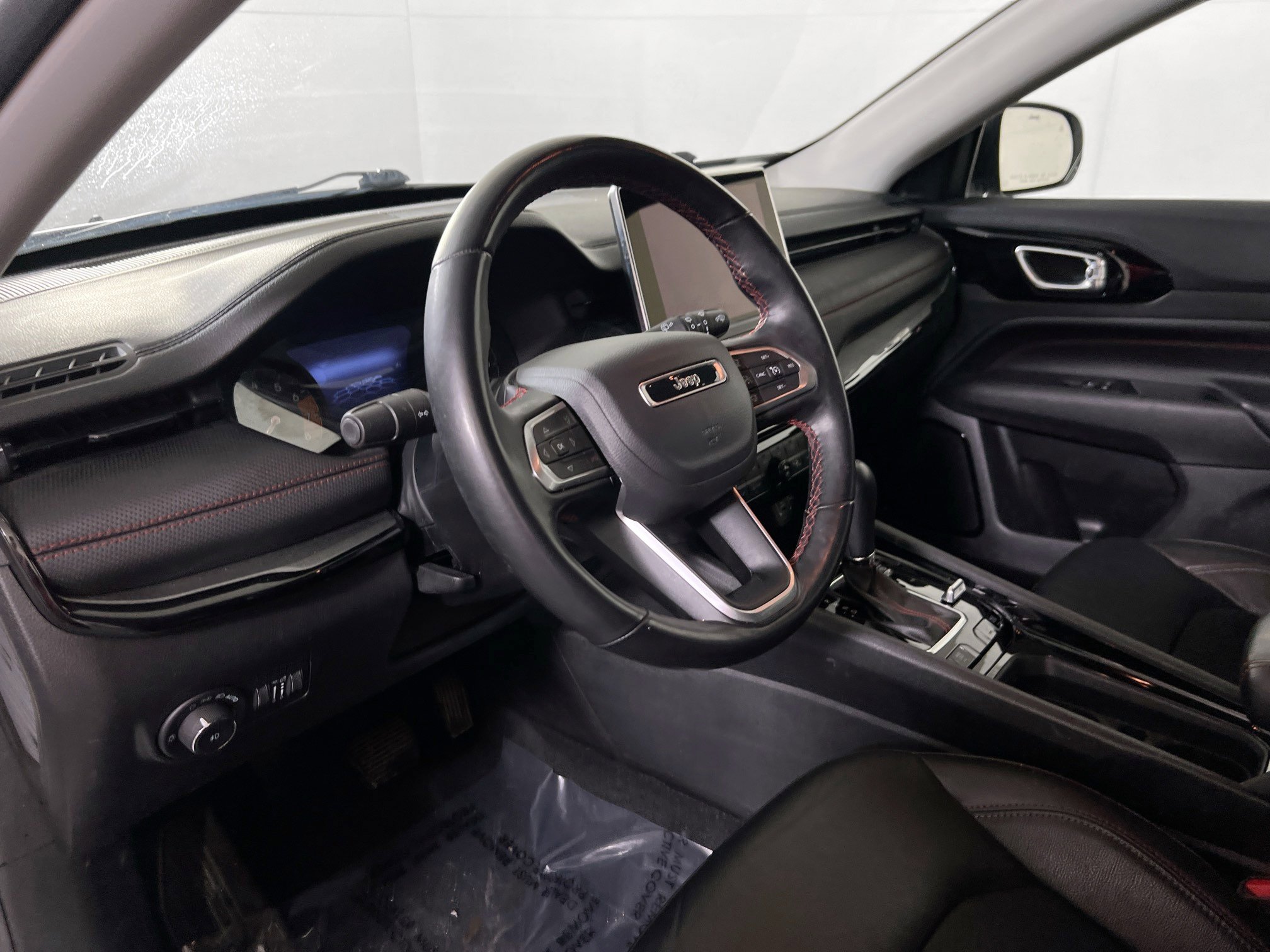 Used 2022 Jeep Compass Trailhawk w/ Trailhawk Convenience Group AWD/4WD image 9