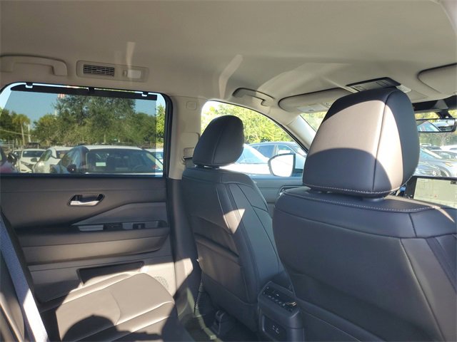 New 2025 Nissan Pathfinder SL image 31