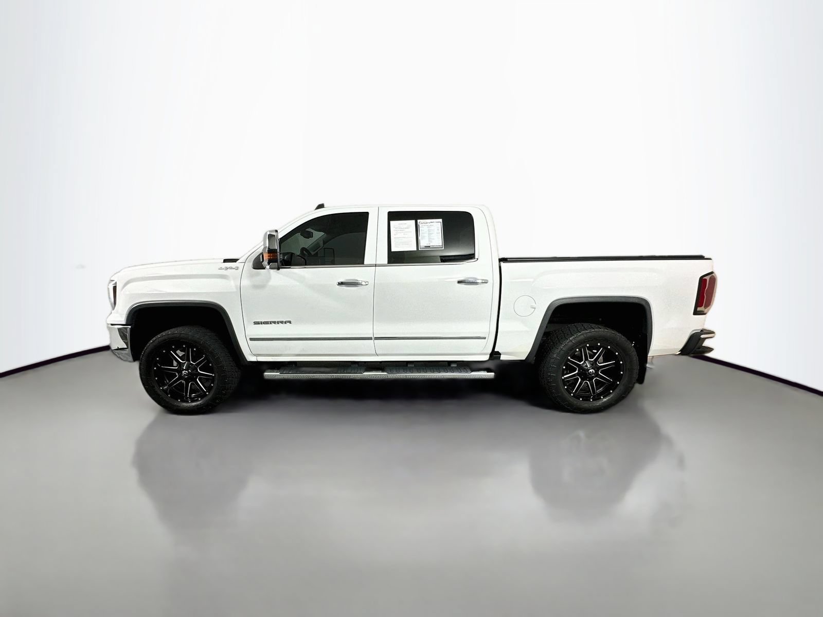 Used 2018 GMC Sierra 1500 SLT w/ SLT Premium Package AWD/4WD image 4