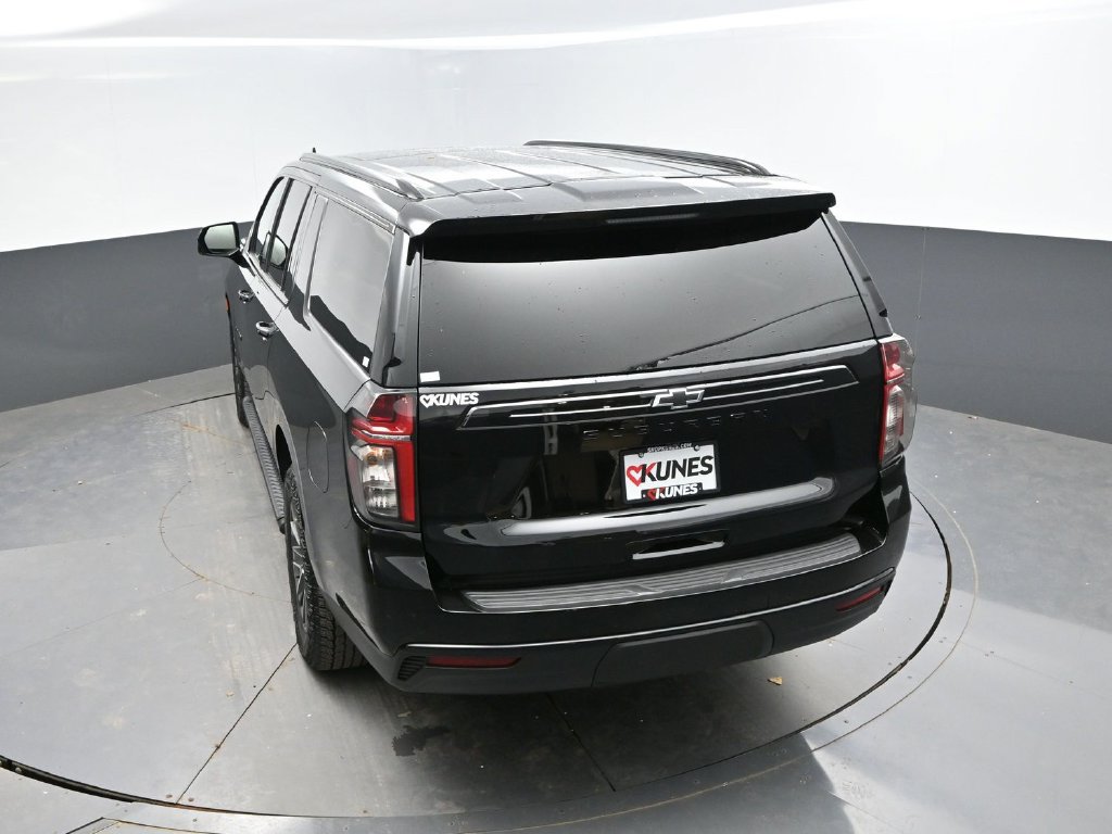 Used 2024 Chevrolet Suburban Z71 w/ Luxury Package AWD/4WD image 33