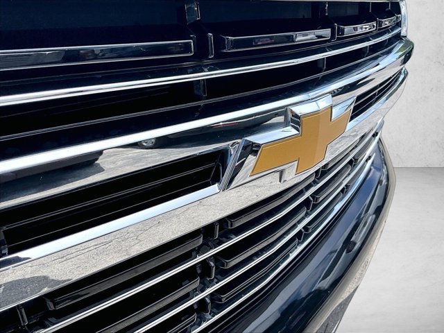 Used 2024 Chevrolet Suburban LT RWD image 30