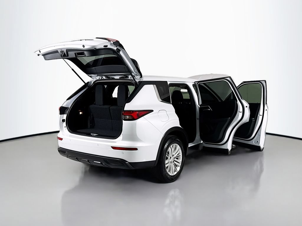 Used 2024 Mitsubishi Outlander ES AWD/4WD image 23