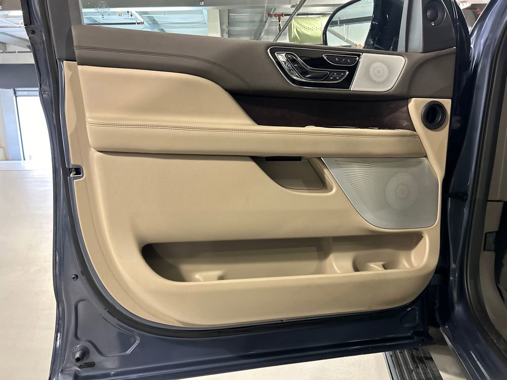 Used 2023 Lincoln Navigator L Reserve AWD/4WD image 9