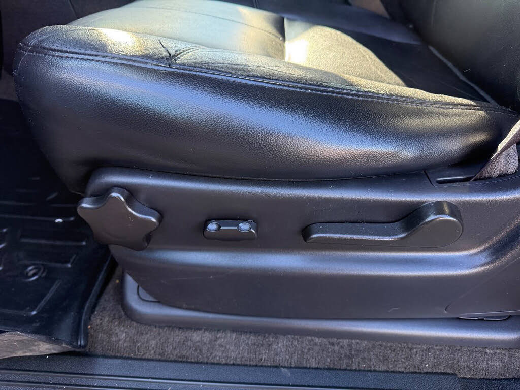 Used 2014 Chevrolet Suburban LT image 19