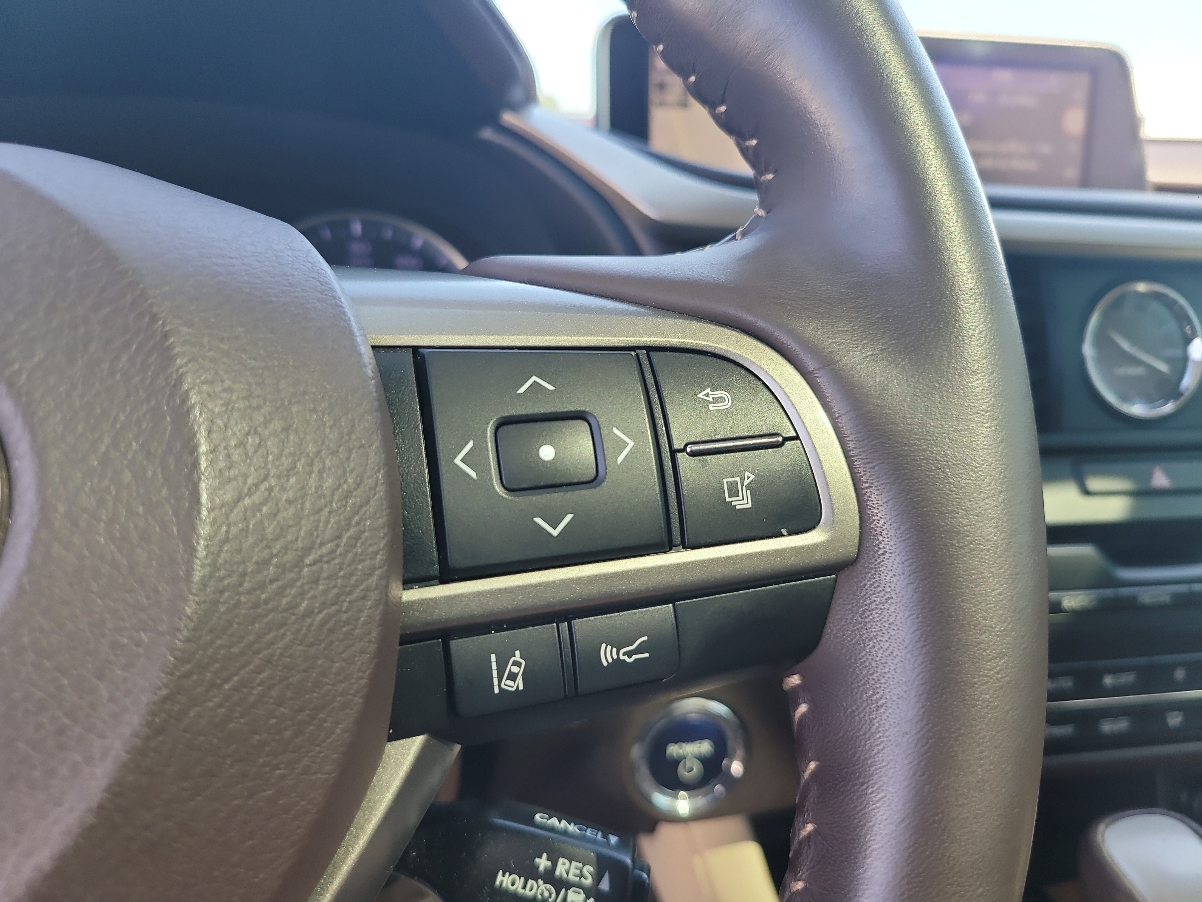 Used 2019 Lexus RX 450h AWD w/ Navigation Package image 29