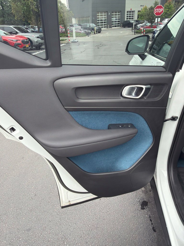 Certified 2023 Volvo XC40 Recharge Ultimate AWD/4WD image 8