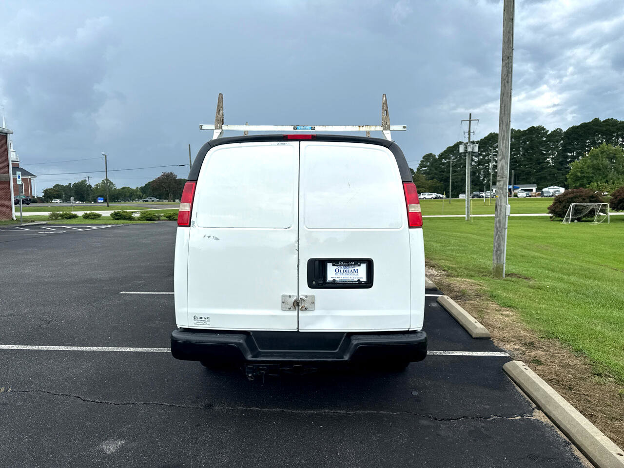 Used 2017 Chevrolet Express 2500 image 6