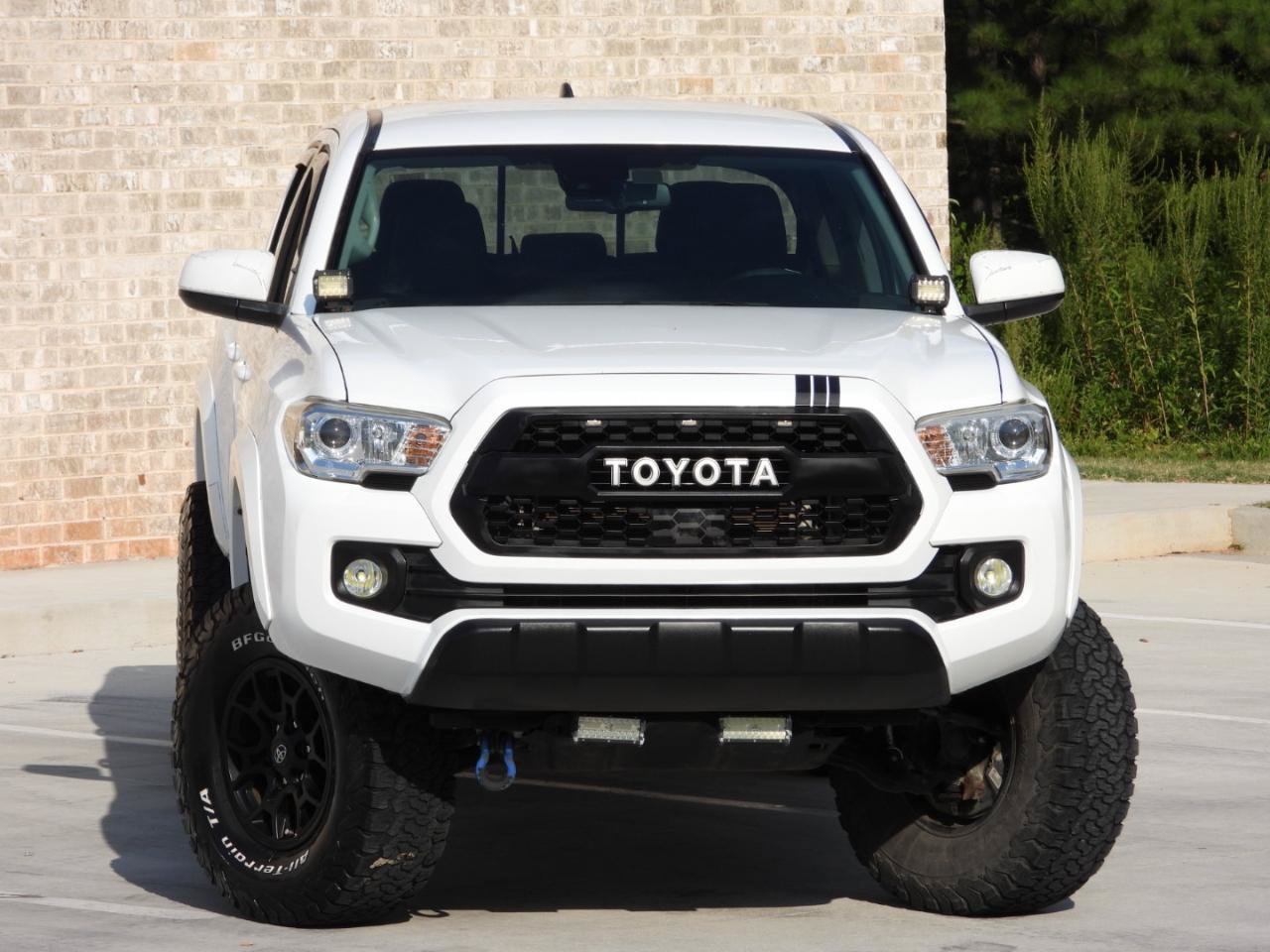 Used 2021 Toyota Tacoma SR5 RWD image 22